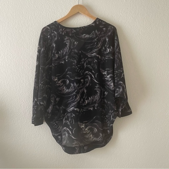 Blouse Printed Oversized V neck top - Picture 3 of 3
